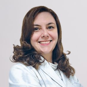 Dra. Mariana Cunial CRM 122.176/SP Registro de Qualificação de Especialista (RQE): 40194.  Formação:  Especialista em Plástica Ocular, Órbita, Vias Lacrimais e Baixa Visão. Título de Especialista pelo Conselho Brasileiro de Oftalmologia. Médica Oftalmologista formada pela Faculdade de Medicina do ABC.