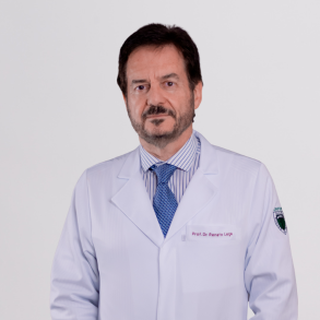 Dr. Renato Leça CRM 58.672/SP | RQE 36548  Doutorando e Mestre em Oftalmologia pela UNIFESP  Professor de Oftalmologia na Faculdade de Medicina do ABC  Especialista em Nutrologia (ABRAN) e Oftalmologia (CBO)  Coordenador de Medicina Integrativa e Nutrologia na FMABC  Vice-presidente da Associação Médica Brasileira de Prática Ortomolecular.